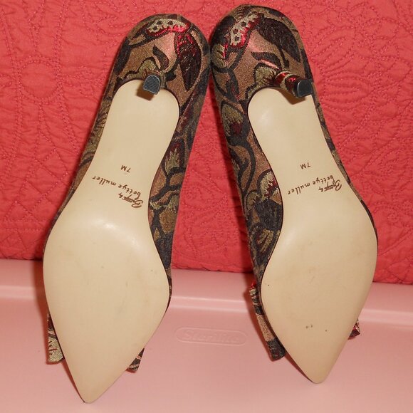 Bettye Muller 7M Brocade High Heels Red Olive Pointy Toe Pumps - Picture 7 of 9